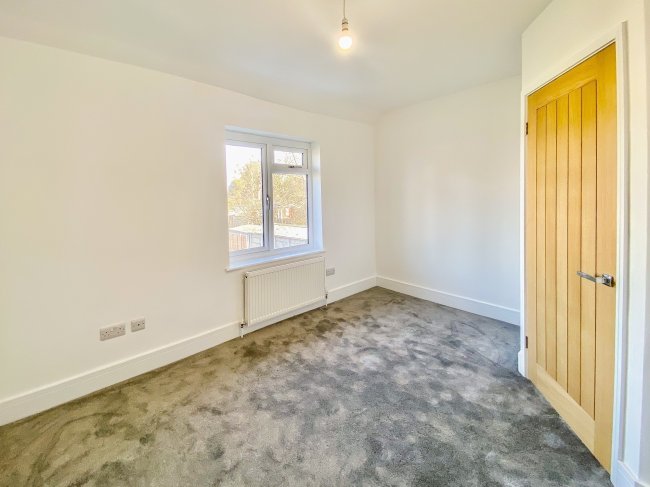 10 Sunbury Way, Hanworth, Middlesex TW13 6XJ 1