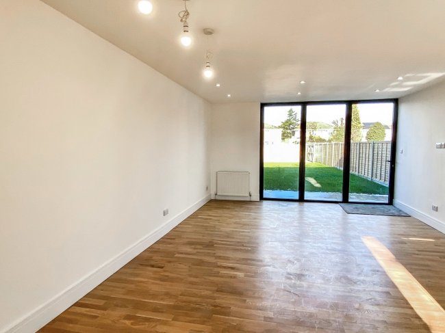 10 Sunbury Way, Hanworth, Middlesex TW13 6XJ 1