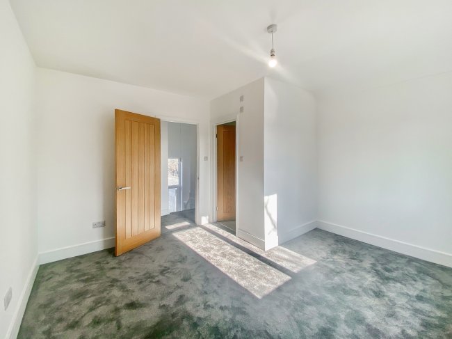 10 Sunbury Way, Hanworth, Middlesex TW13 6XJ 1