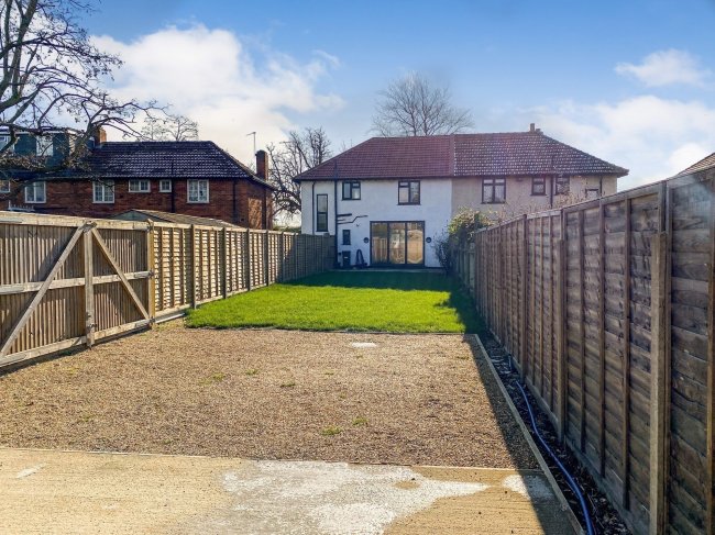 10 Sunbury Way, Hanworth, Middlesex TW13 6XJ 1