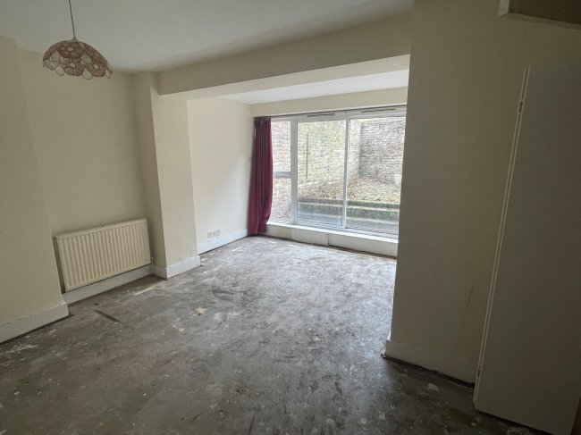 Lower Ground Floor Flat, 2 Upper Addison Gardens, Holland Park, London W14 8AL
 10