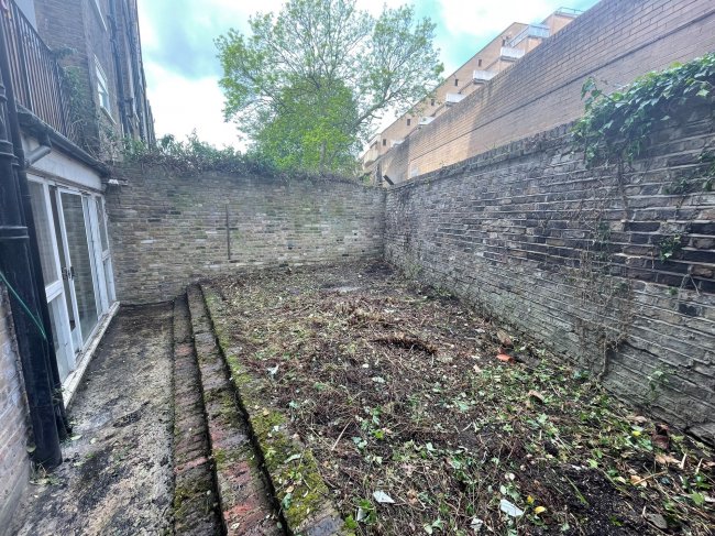 Lower Ground Floor Flat, 2 Upper Addison Gardens, Holland Park, London W14 8AL
 10