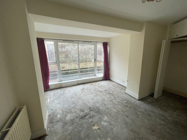 Lower Ground Floor Flat, 2 Upper Addison Gardens, Holland Park, London W14 8AL
 10