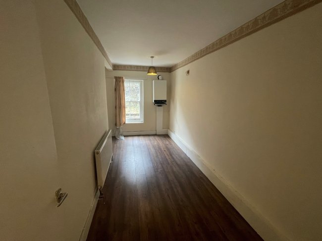 Lower Ground Floor Flat, 2 Upper Addison Gardens, Holland Park, London W14 8AL
 10