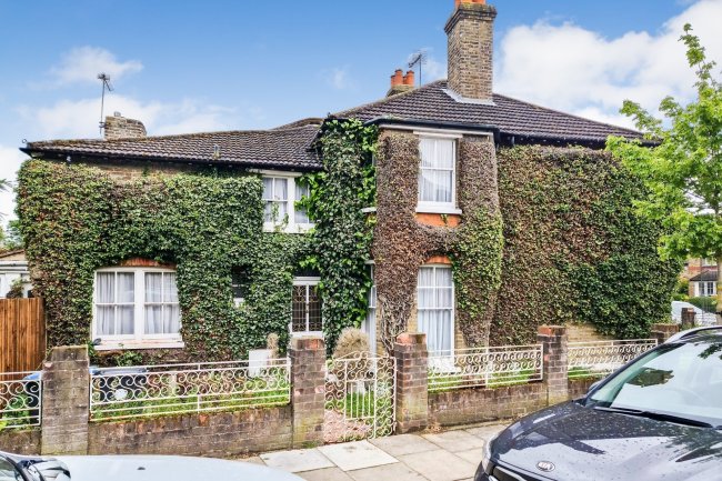 7 Second Avenue, Bush Hill Park, Enfield EN1 1BT
 3