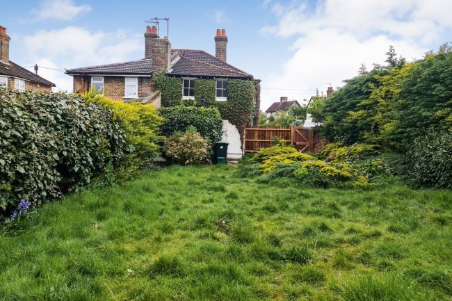 7 Second Avenue, Bush Hill Park, Enfield EN1 1BT
 3