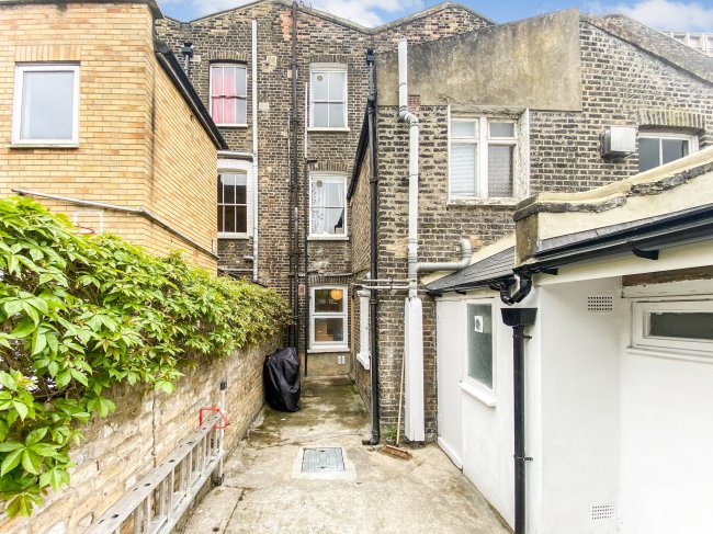 96 Gifford Street, Islington, London, N1 0DF
 10