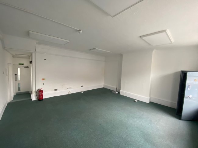 71 High Street, Littlehampton, West Sussex BN17 5AE
 2