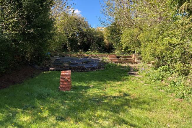 29 Banstead Road, Purley, Surrey CR8 3EB
 2