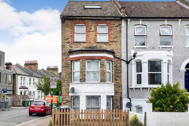 292a Brockley Road, London, SE4 2RA
 3