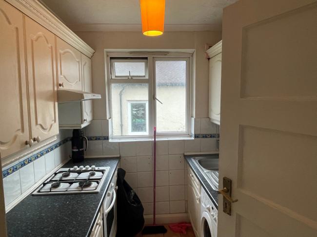 17A Warwick Road, Thornton Heath, Surrey, CR7 7NH 1