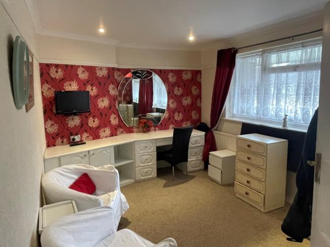 17A Warwick Road, Thornton Heath, Surrey, CR7 7NH 1