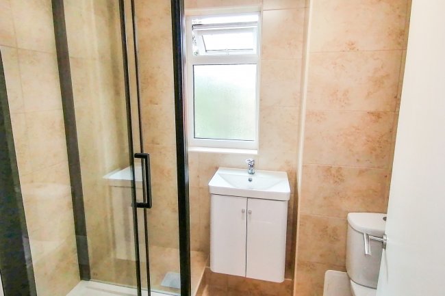 10 Mercer Place, Pinner, Middlesex HA5 3UH 6