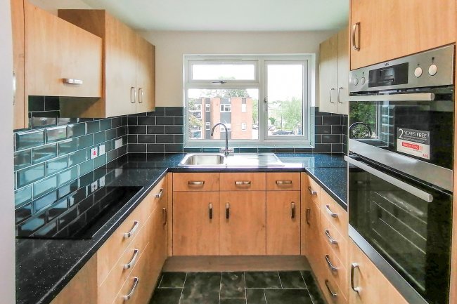 10 Mercer Place, Pinner, Middlesex HA5 3UH 6