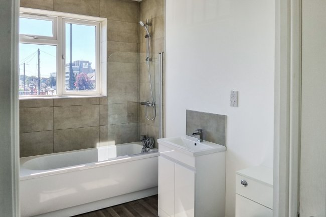 8B Cherwell Close, Slough, Berkshire SL3 8XB
 3