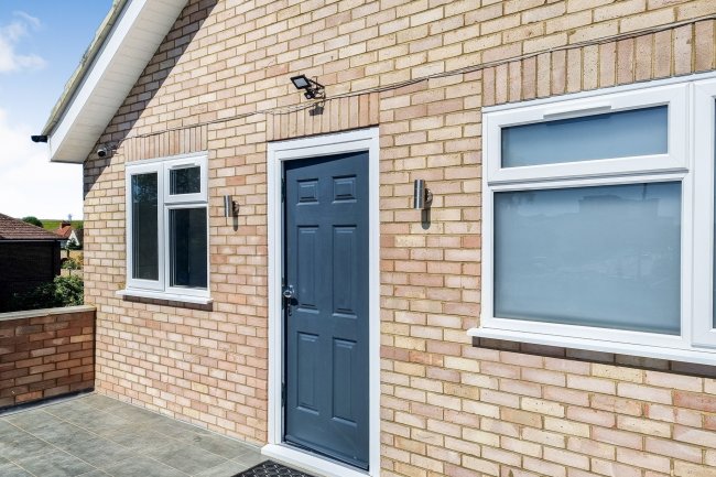 8B Cherwell Close, Slough, Berkshire SL3 8XB
 3