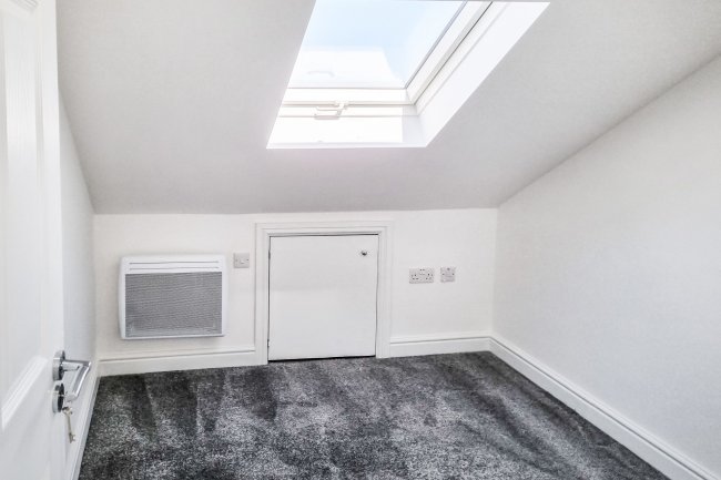 8B Cherwell Close, Slough, Berkshire SL3 8XB
 3