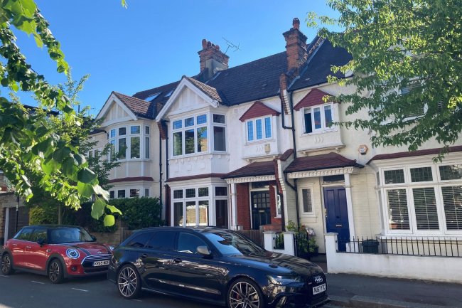 28 Muncaster Road, Battersea, London SW11 6NT
 8