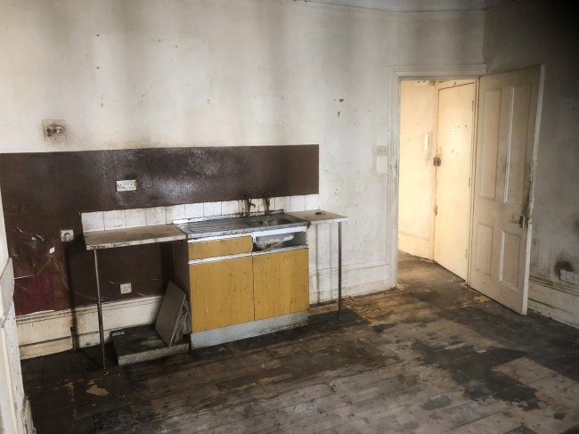 Flat A, 19 Comeragh Road, West Kensington, London, W14 9HP
 3