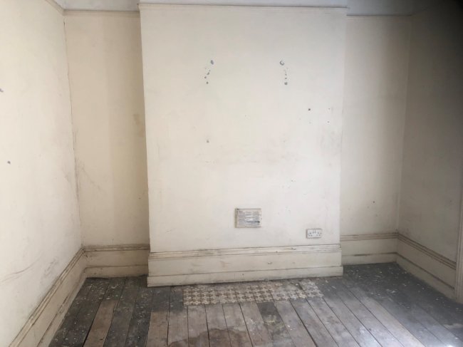 Flat A, 19 Comeragh Road, West Kensington, London, W14 9HP
 3