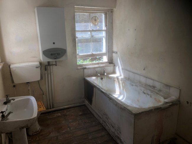 Flat A, 19 Comeragh Road, West Kensington, London, W14 9HP
 3