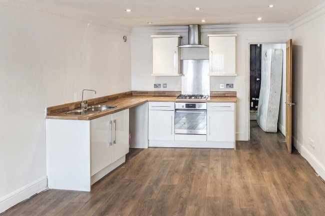 292a Brockley Road, London, SE4 2RA
 9