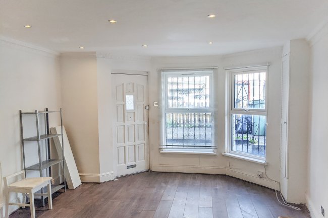 292a Brockley Road, London, SE4 2RA
 9