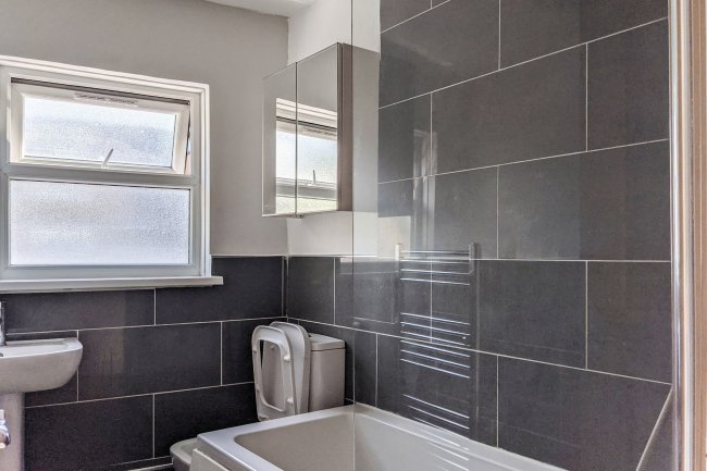 292a Brockley Road, London, SE4 2RA
 9