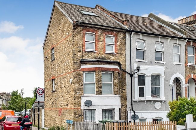 292a Brockley Road, London, SE4 2RA
 9