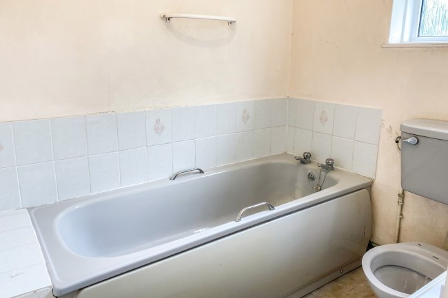 5 Silver Street, Potterne, Wiltshire SN10 5NG
 9