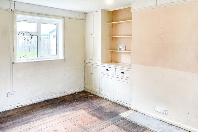 5 Silver Street, Potterne, Wiltshire SN10 5NG
 9