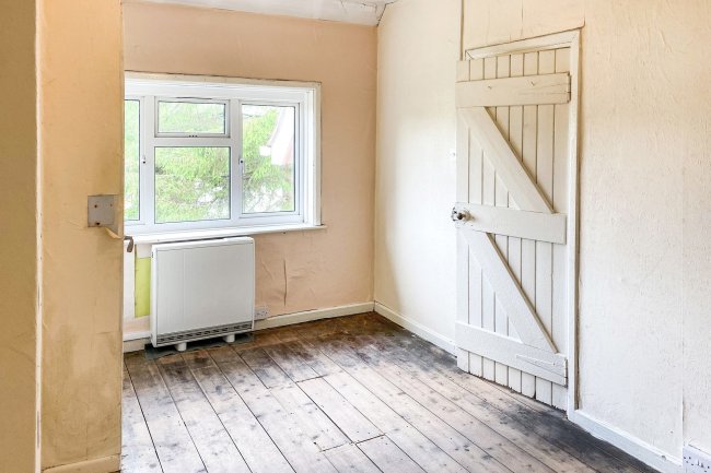 5 Silver Street, Potterne, Wiltshire SN10 5NG
 9