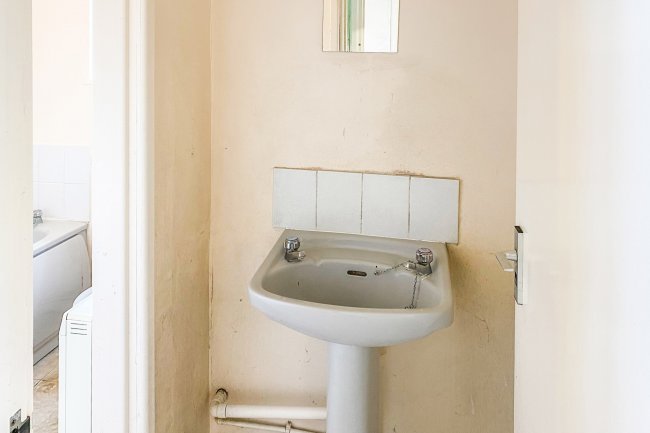 5 Silver Street, Potterne, Wiltshire SN10 5NG
 9