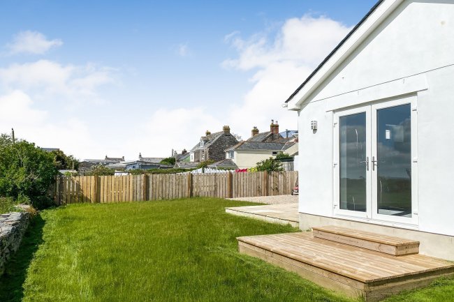 77 High Street, Delabole, PL33 9AH
 5