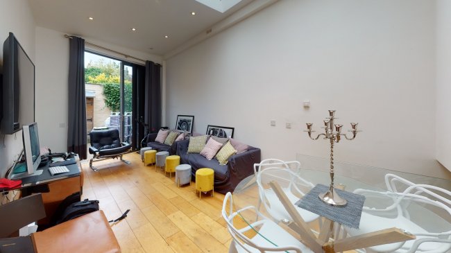 15c Barmouth Road*, London, SW18 2DT
 5