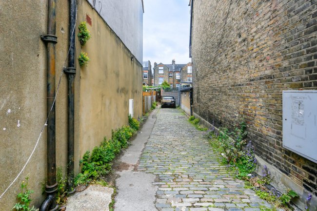 15c Barmouth Road*, London, SW18 2DT
 5