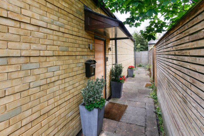 15c Barmouth Road*, London, SW18 2DT
 5