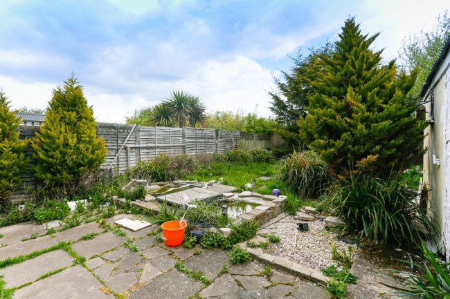 57 Lytham Avenue, Watford, Hertfordshire, WD19 6XA
 5