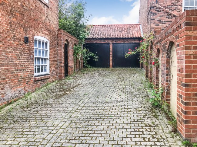 Land to the rear of Glenholme and Land lying to the west of High Street, Barrow-Upon-Humber, Lincolnshire DN19 7AA
 8