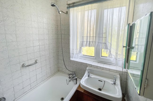 186 Mottisfont Road, Abbey Wood, London, SE2 9LP 5