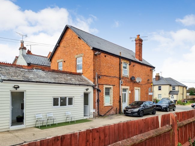 20 Norcot Road, Tilehurst, Reading, RG30 6BU
 2