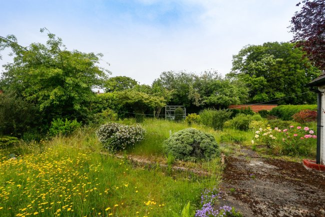 12 Lilac Close, Guildford, Surrey GU1 1PB
 9