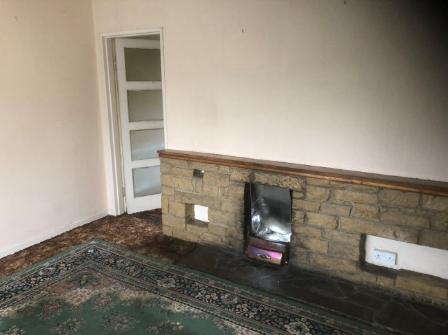 12 Lilac Close, Guildford, Surrey GU1 1PB
 9