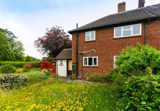 12 Lilac Close, Guildford, Surrey GU1 1PB
 9