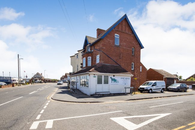Flat 1  Swiss Cottage, Willoughby Road, Sutton on Sea, Lincolnshire LN12 2LZ
 9