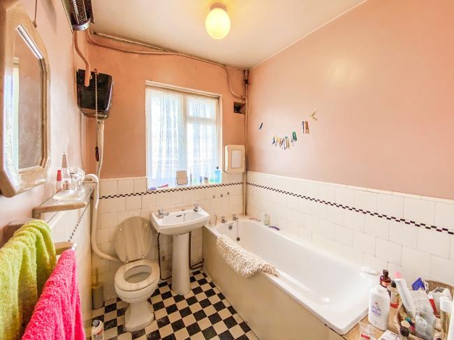 Flat 3, Norman Court, Upper Sunbury Road, Hampton, Middlesex, TW12 2DN 10