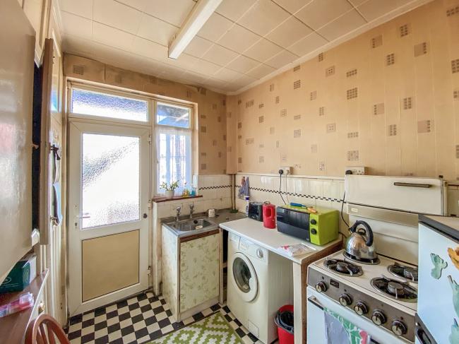 Flat 3, Norman Court, Upper Sunbury Road, Hampton, Middlesex, TW12 2DN 10