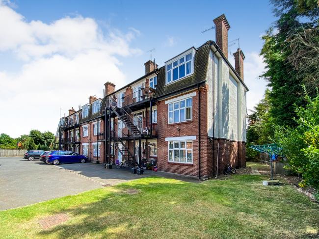 Flat 3, Norman Court, Upper Sunbury Road, Hampton, Middlesex, TW12 2DN 10