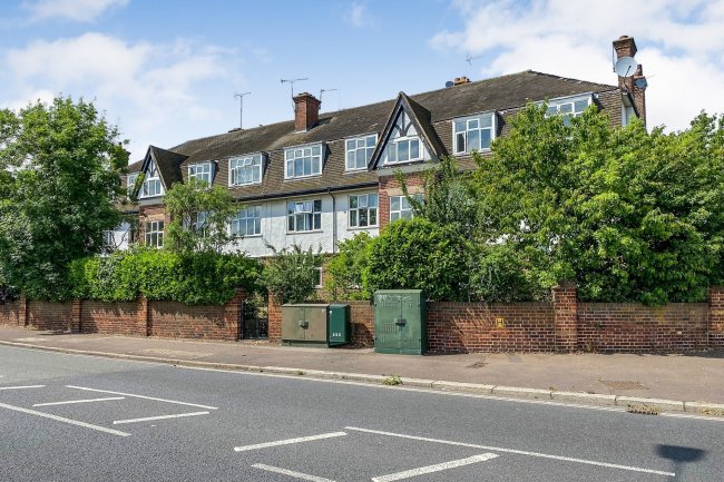 Flat 3, Norman Court, Upper Sunbury Road, Hampton, Middlesex, TW12 2DN 10
