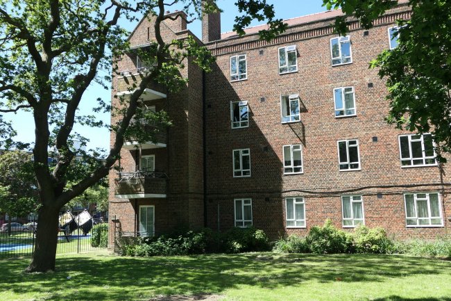 24 Markham House, Bowen Drive, West Dulwich, London SE21 8QQ
 7